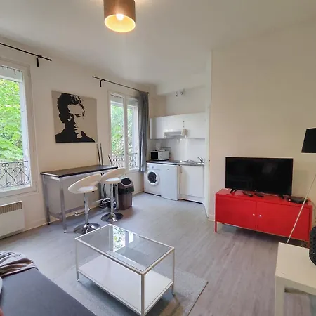 Charming Parisian Studio!