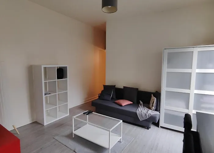 Апартаменты Charming Parisian Studio! *